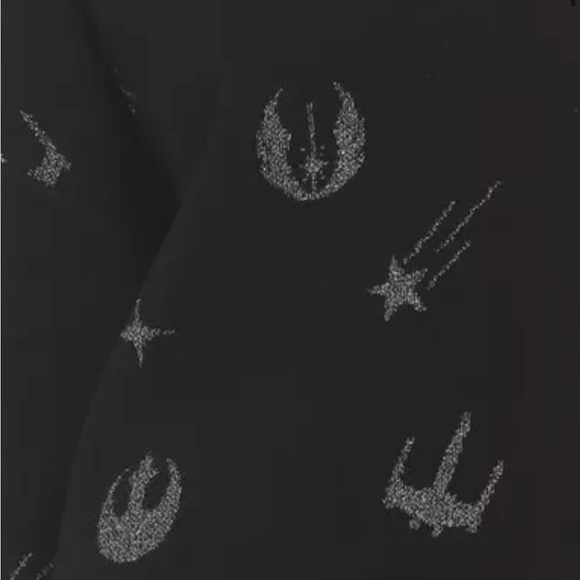 ⭐️NEW Star Wars Silver Icons V-Neck Sweater Plus Size - Picture 1 of 5